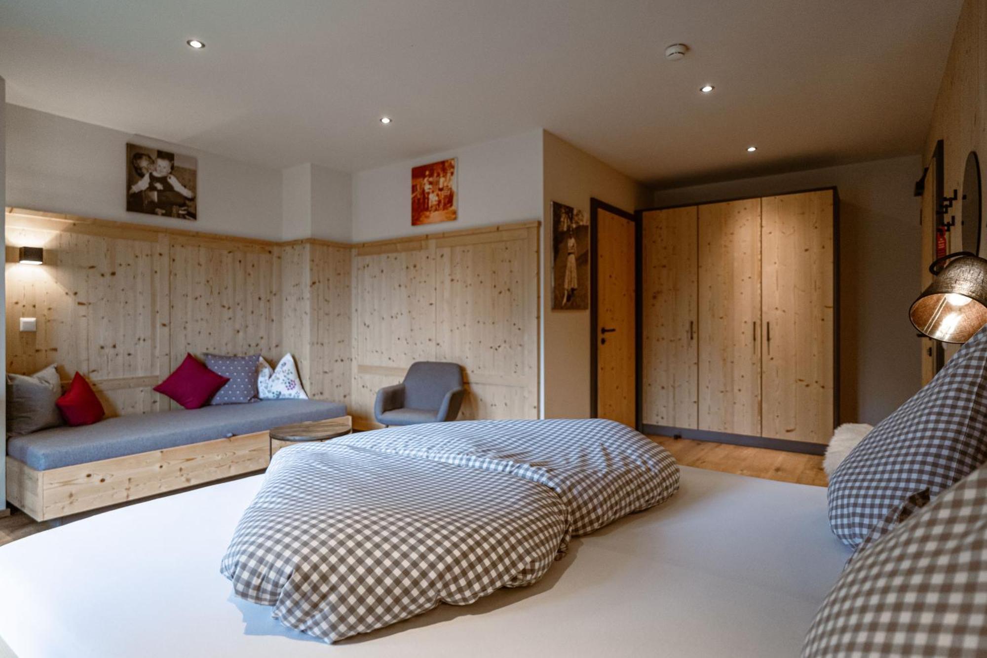 Hotel Landhaus Tirolerherz Sankt Ulrich am Pillersee Zimmer foto