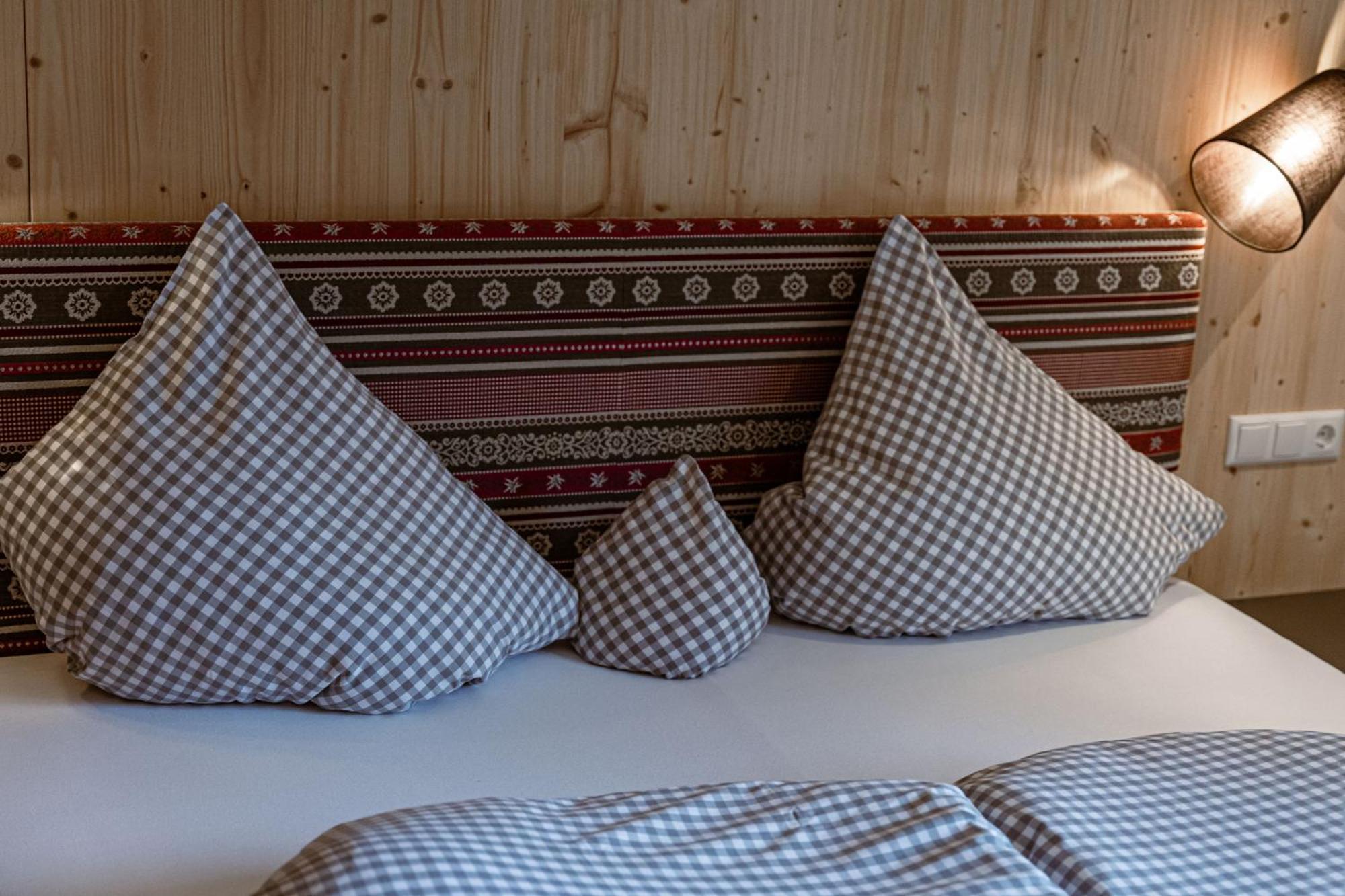 Hotel Landhaus Tirolerherz Sankt Ulrich am Pillersee Zimmer foto