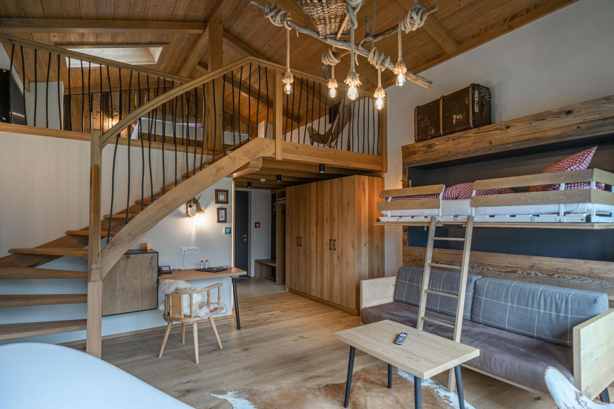 Hotel Landhaus Tirolerherz Sankt Ulrich am Pillersee Zimmer foto